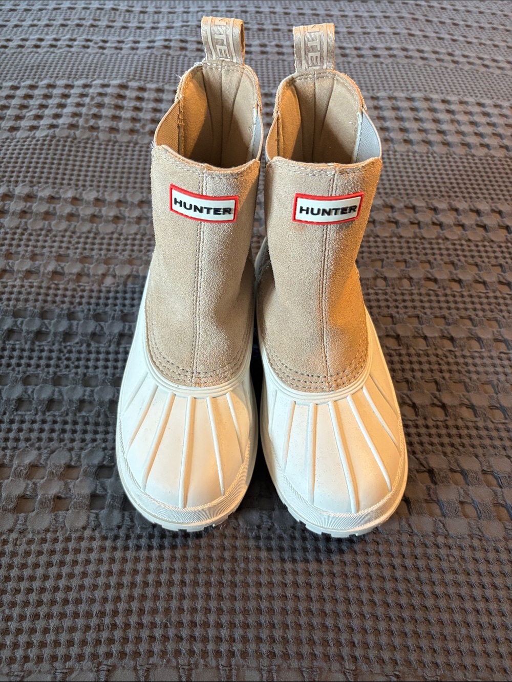 GREAT CONDITION! Hunter women’s Beige Suede and White Waterproof Duck Boots